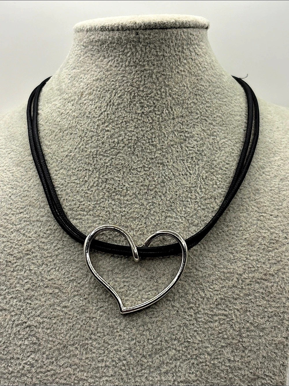 Open Heart Pendant Choker Necklace in Black & Silver 14”